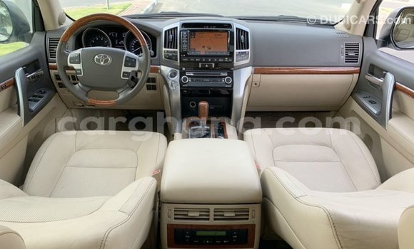 Buy Import Toyota Land Cruiser White Car in Import - Dubai in Ashanti Buy Import Toyota Land Cruiser White Car in Import - Dubai in Ashanti