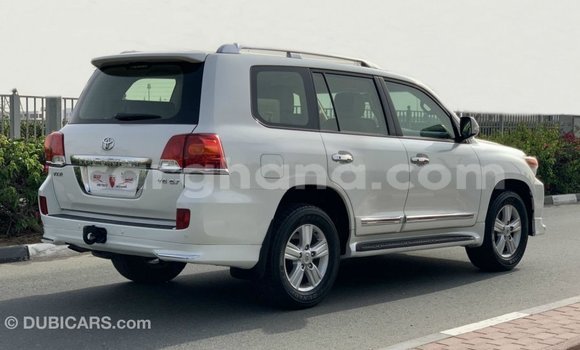 Buy Import Toyota Land Cruiser White Car in Import - Dubai in Ashanti Buy Import Toyota Land Cruiser White Car in Import - Dubai in Ashanti