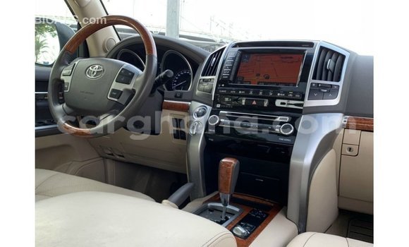 Buy Import Toyota Land Cruiser White Car in Import - Dubai in Ashanti Buy Import Toyota Land Cruiser White Car in Import - Dubai in Ashanti