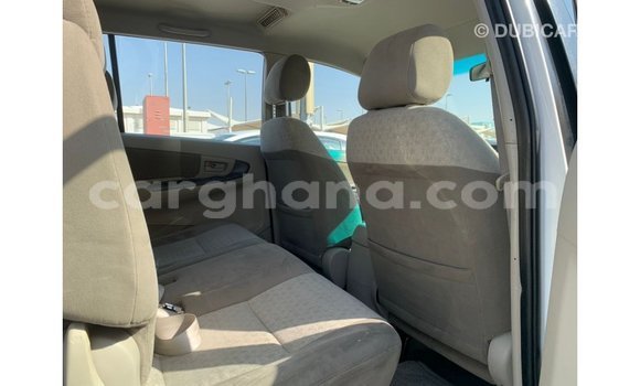 Ra Imported Toyota Innova funfun Ọkọ̀ in Import - Dubai ni Ashanti Ra Imported Toyota Innova funfun Ọkọ̀ in Import - Dubai ni Ashanti