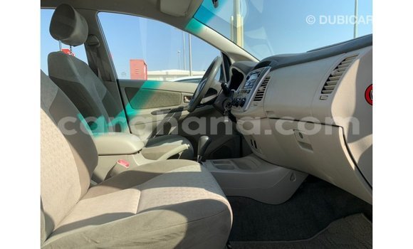 Ra Imported Toyota Innova funfun Ọkọ̀ in Import - Dubai ni Ashanti Ra Imported Toyota Innova funfun Ọkọ̀ in Import - Dubai ni Ashanti