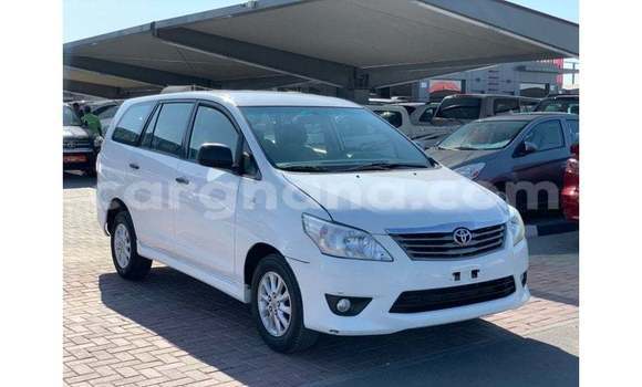 Sayi Imported Toyota Innova White Mota in Import - Dubai a Ashanti
