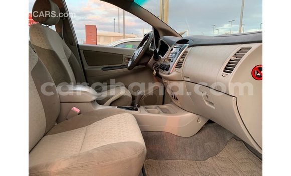 Ra Imported Toyota Innova funfun Ọkọ̀ in Import - Dubai ni Ashanti Ra Imported Toyota Innova funfun Ọkọ̀ in Import - Dubai ni Ashanti