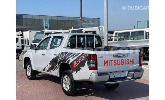 Ra Imported Mitsubishi L200 funfun Ọkọ̀ in Import - Dubai ni Ashanti Ra Imported Mitsubishi L200 funfun Ọkọ̀ in Import - Dubai ni Ashanti