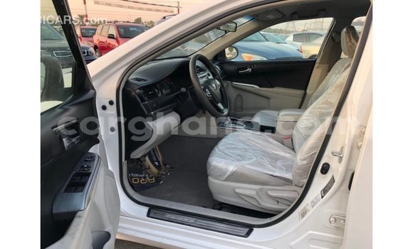 Sayi Imported Toyota Camry White Mota in Import - Dubai a Ashanti Sayi Imported Toyota Camry White Mota in Import - Dubai a Ashanti