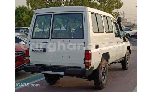 Buy Import Toyota Land Cruiser White Car in Import - Dubai in Ashanti Buy Import Toyota Land Cruiser White Car in Import - Dubai in Ashanti