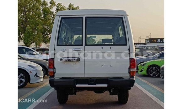 Buy Import Toyota Land Cruiser White Car in Import - Dubai in Ashanti Buy Import Toyota Land Cruiser White Car in Import - Dubai in Ashanti