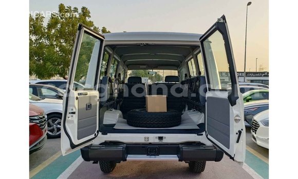 Buy Import Toyota Land Cruiser White Car in Import - Dubai in Ashanti Buy Import Toyota Land Cruiser White Car in Import - Dubai in Ashanti