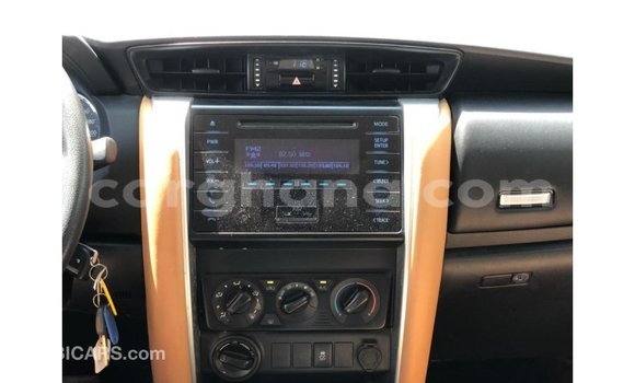 Sayi Imported Toyota Fortuner White Mota in Import - Dubai a Ashanti Sayi Imported Toyota Fortuner White Mota in Import - Dubai a Ashanti