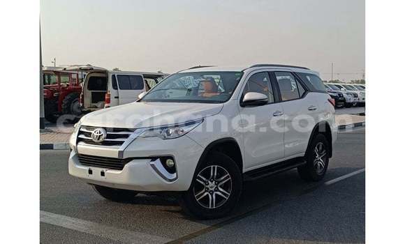 Sayi Imported Toyota Fortuner White Mota in Import - Dubai a Ashanti