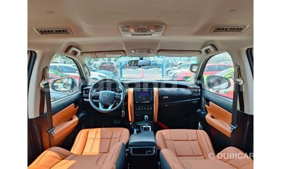 Sayi Imported Toyota Fortuner White Mota in Import - Dubai a Ashanti Sayi Imported Toyota Fortuner White Mota in Import - Dubai a Ashanti