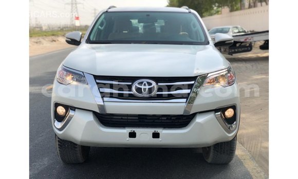 Sayi Imported Toyota Fortuner White Mota in Import - Dubai a Ashanti Sayi Imported Toyota Fortuner White Mota in Import - Dubai a Ashanti