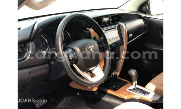 Sayi Imported Toyota Fortuner White Mota in Import - Dubai a Ashanti Sayi Imported Toyota Fortuner White Mota in Import - Dubai a Ashanti
