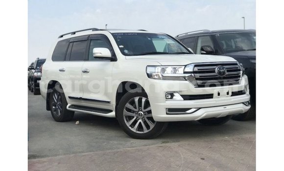 Buy Import Toyota Land Cruiser White Car in Import - Dubai in Ashanti Buy Import Toyota Land Cruiser White Car in Import - Dubai in Ashanti