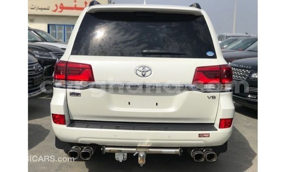 Buy Import Toyota Land Cruiser White Car in Import - Dubai in Ashanti Buy Import Toyota Land Cruiser White Car in Import - Dubai in Ashanti