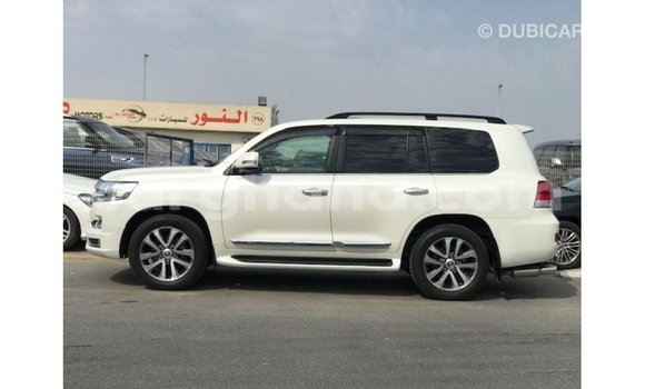 Buy Import Toyota Land Cruiser White Car in Import - Dubai in Ashanti Buy Import Toyota Land Cruiser White Car in Import - Dubai in Ashanti