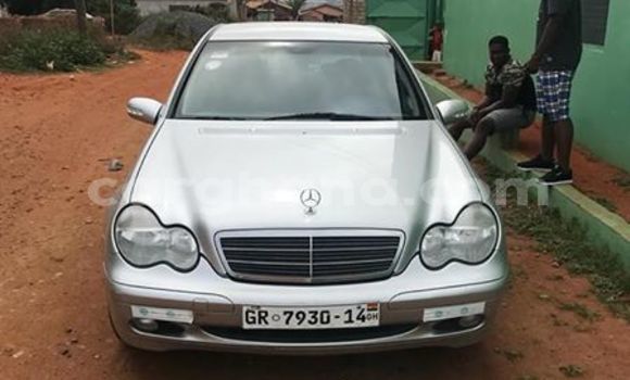 Sayi Na hannu Mercedes‒Benz C–Class Azurfa Mota in Accra a Greater Accra Sayi Na hannu Mercedes‒Benz C–Class Azurfa Mota in Accra a Greater Accra