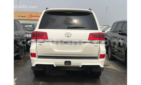 Sayi Imported Toyota Land Cruiser White Mota in Import - Dubai a Ashanti Sayi Imported Toyota Land Cruiser White Mota in Import - Dubai a Ashanti