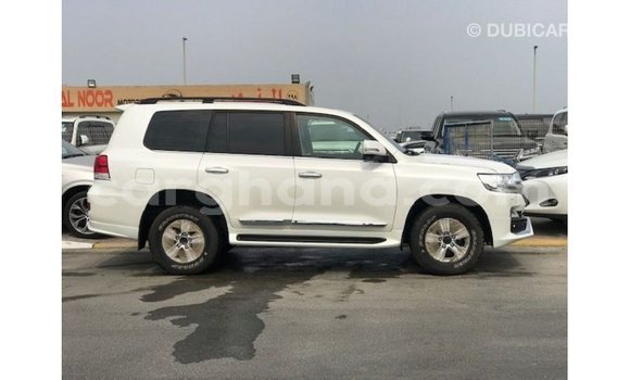 Sayi Imported Toyota Land Cruiser White Mota in Import - Dubai a Ashanti Sayi Imported Toyota Land Cruiser White Mota in Import - Dubai a Ashanti