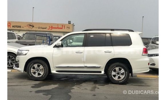Sayi Imported Toyota Land Cruiser White Mota in Import - Dubai a Ashanti Sayi Imported Toyota Land Cruiser White Mota in Import - Dubai a Ashanti