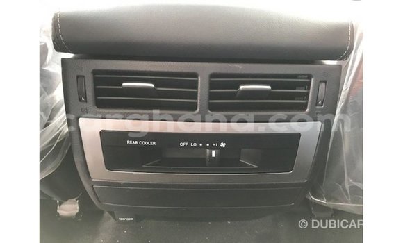 Sayi Imported Toyota Land Cruiser White Mota in Import - Dubai a Ashanti Sayi Imported Toyota Land Cruiser White Mota in Import - Dubai a Ashanti