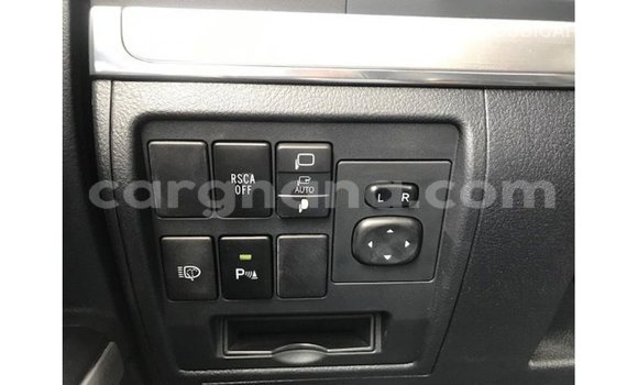 Sayi Imported Toyota Land Cruiser White Mota in Import - Dubai a Ashanti Sayi Imported Toyota Land Cruiser White Mota in Import - Dubai a Ashanti