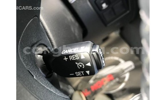 Sayi Imported Toyota Land Cruiser White Mota in Import - Dubai a Ashanti Sayi Imported Toyota Land Cruiser White Mota in Import - Dubai a Ashanti