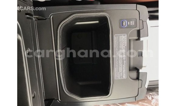 Sayi Imported Toyota Land Cruiser White Mota in Import - Dubai a Ashanti Sayi Imported Toyota Land Cruiser White Mota in Import - Dubai a Ashanti