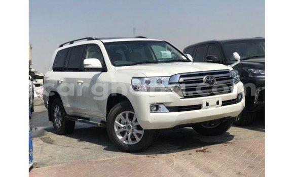 Sayi Imported Toyota Land Cruiser White Mota in Import - Dubai a Ashanti Sayi Imported Toyota Land Cruiser White Mota in Import - Dubai a Ashanti