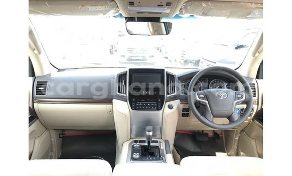 Sayi Imported Toyota Land Cruiser White Mota in Import - Dubai a Ashanti Sayi Imported Toyota Land Cruiser White Mota in Import - Dubai a Ashanti