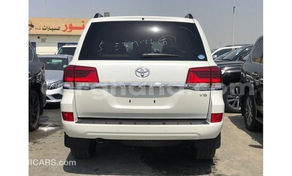 Sayi Imported Toyota Land Cruiser White Mota in Import - Dubai a Ashanti Sayi Imported Toyota Land Cruiser White Mota in Import - Dubai a Ashanti