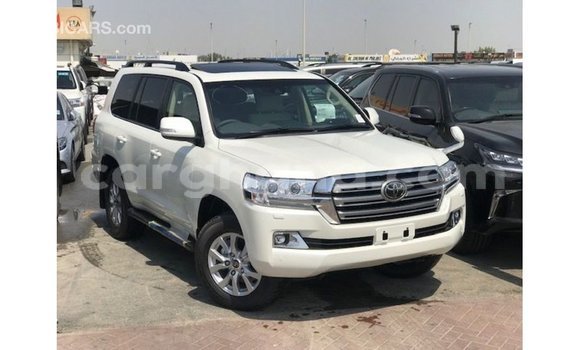 Sayi Imported Toyota Land Cruiser White Mota in Import - Dubai a Ashanti Sayi Imported Toyota Land Cruiser White Mota in Import - Dubai a Ashanti