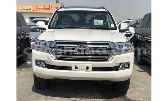 Sayi Imported Toyota Land Cruiser White Mota in Import - Dubai a Ashanti Sayi Imported Toyota Land Cruiser White Mota in Import - Dubai a Ashanti