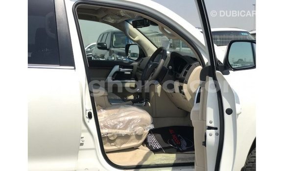 Sayi Imported Toyota Land Cruiser White Mota in Import - Dubai a Ashanti Sayi Imported Toyota Land Cruiser White Mota in Import - Dubai a Ashanti