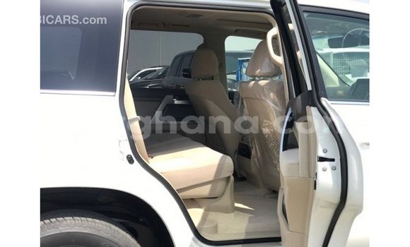 Sayi Imported Toyota Land Cruiser White Mota in Import - Dubai a Ashanti Sayi Imported Toyota Land Cruiser White Mota in Import - Dubai a Ashanti