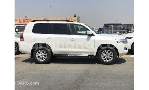 Sayi Imported Toyota Land Cruiser White Mota in Import - Dubai a Ashanti Sayi Imported Toyota Land Cruiser White Mota in Import - Dubai a Ashanti