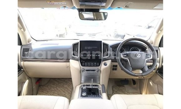 Sayi Imported Toyota Land Cruiser White Mota in Import - Dubai a Ashanti Sayi Imported Toyota Land Cruiser White Mota in Import - Dubai a Ashanti