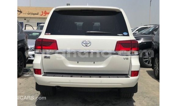 Sayi Imported Toyota Land Cruiser White Mota in Import - Dubai a Ashanti Sayi Imported Toyota Land Cruiser White Mota in Import - Dubai a Ashanti