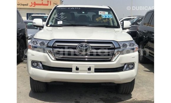 Sayi Imported Toyota Land Cruiser White Mota in Import - Dubai a Ashanti Sayi Imported Toyota Land Cruiser White Mota in Import - Dubai a Ashanti
