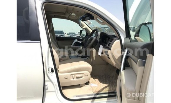 Sayi Imported Toyota Land Cruiser White Mota in Import - Dubai a Ashanti Sayi Imported Toyota Land Cruiser White Mota in Import - Dubai a Ashanti