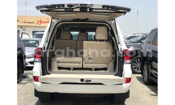 Sayi Imported Toyota Land Cruiser White Mota in Import - Dubai a Ashanti Sayi Imported Toyota Land Cruiser White Mota in Import - Dubai a Ashanti