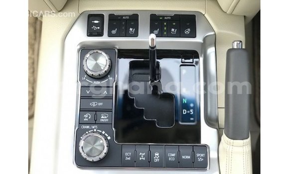 Sayi Imported Toyota Land Cruiser White Mota in Import - Dubai a Ashanti Sayi Imported Toyota Land Cruiser White Mota in Import - Dubai a Ashanti