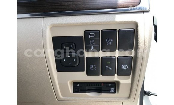 Sayi Imported Toyota Land Cruiser White Mota in Import - Dubai a Ashanti Sayi Imported Toyota Land Cruiser White Mota in Import - Dubai a Ashanti