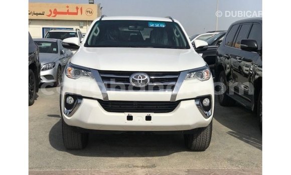 Ra Imported Toyota Fortuner funfun Ọkọ̀ in Import - Dubai ni Ashanti Ra Imported Toyota Fortuner funfun Ọkọ̀ in Import - Dubai ni Ashanti