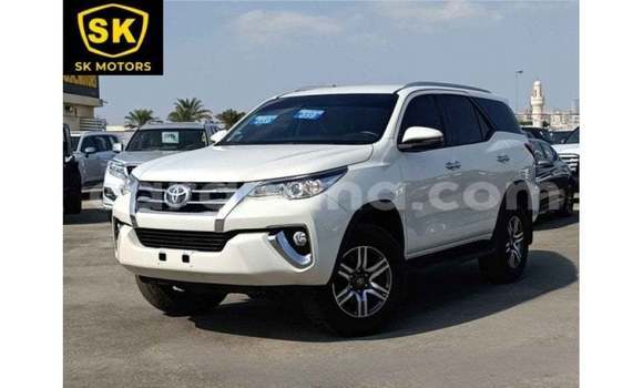 Sayi Imported Toyota Fortuner White Mota in Import - Dubai a Ashanti