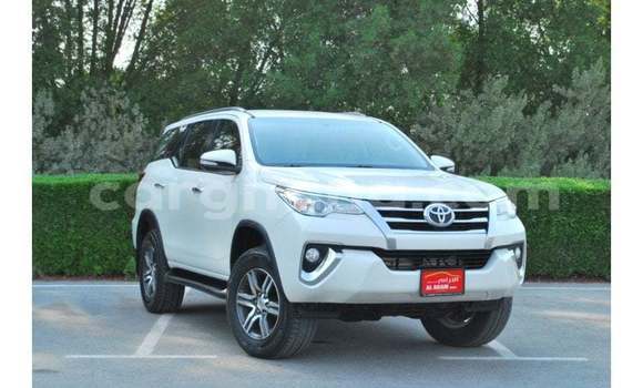 Sayi Imported Toyota Fortuner White Mota in Import - Dubai a Ashanti