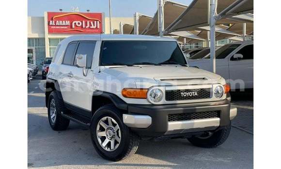 Sayi Imported Toyota FJ Cruiser White Mota in Import - Dubai a Ashanti