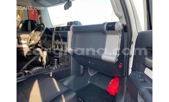 Ra Imported Toyota FJ Cruiser funfun Ọkọ̀ in Import - Dubai ni Ashanti Ra Imported Toyota FJ Cruiser funfun Ọkọ̀ in Import - Dubai ni Ashanti