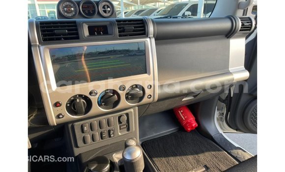 Ra Imported Toyota FJ Cruiser funfun Ọkọ̀ in Import - Dubai ni Ashanti Ra Imported Toyota FJ Cruiser funfun Ọkọ̀ in Import - Dubai ni Ashanti