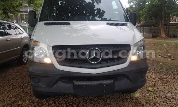 Ra Àlòkù Mercedes‒Benz 600 funfun Ọkọ̀ in Sekondi–Takoradi Metropolitan ni Oorun Ra Àlòkù Mercedes‒Benz 600 funfun Ọkọ̀ in Sekondi–Takoradi Metropolitan ni Oorun